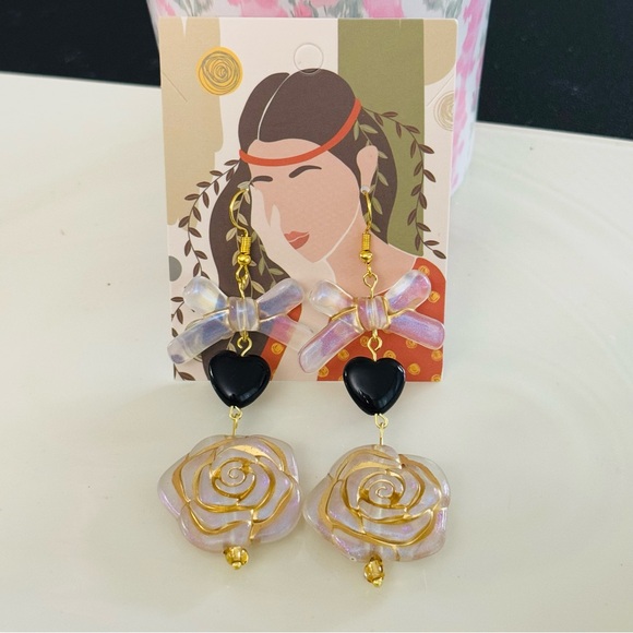 Jewelry - Elegant Gold and Black Rose Earrings